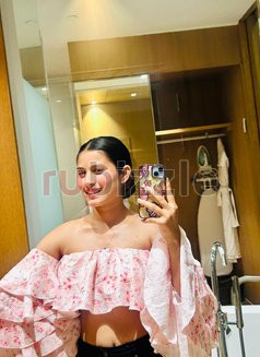 9711100339 Independent Delhi Call Girls IbisMahipalpur Aerocity Nehru
